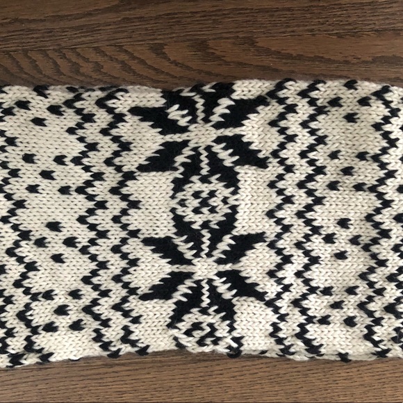 Forever 21 Fair Isle Pattern Knit Scarf - Picture 7 of 8